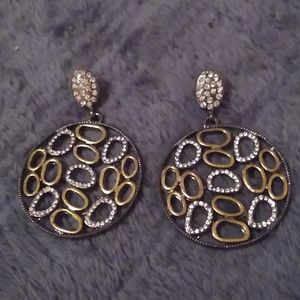 Women's fashion earrings